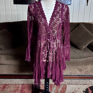Paris Hues ~ Women’s X-Large ~ Burgundy Floral Lace & Sheer Tunic Top ~ New